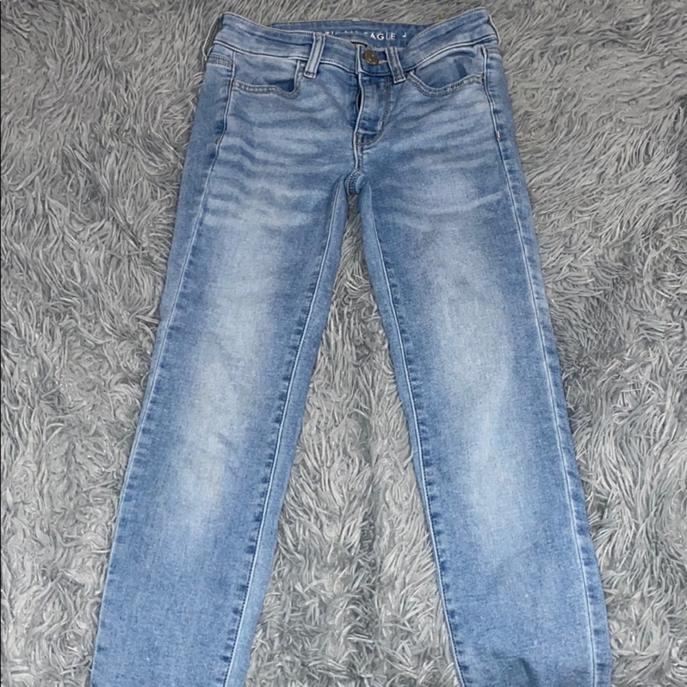 Light washed American eagle stretchy skinny jeans